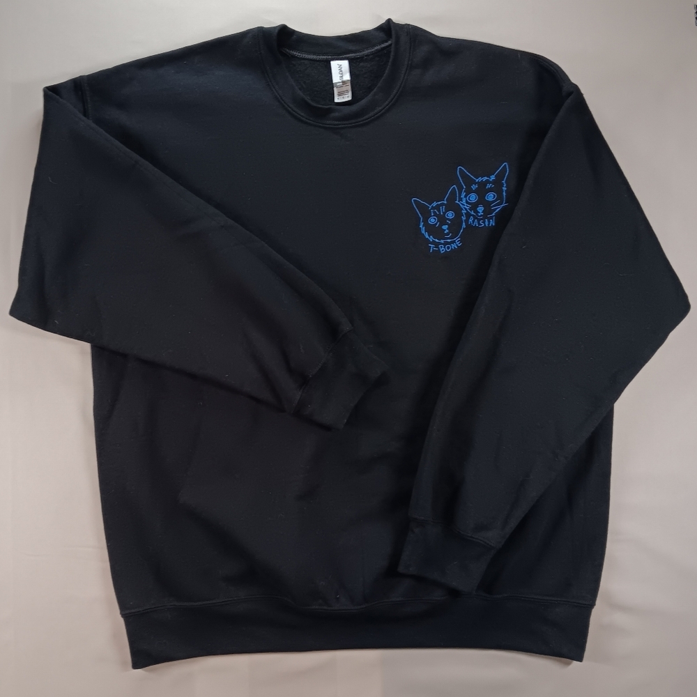 Gildan Men's Crewneck Sweater Embroidered with T-Bone and Rasin Black XL